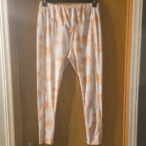 Ultra Flirt Buttery Soft Women's Leggings; XL; White & Peach Marble Pattern